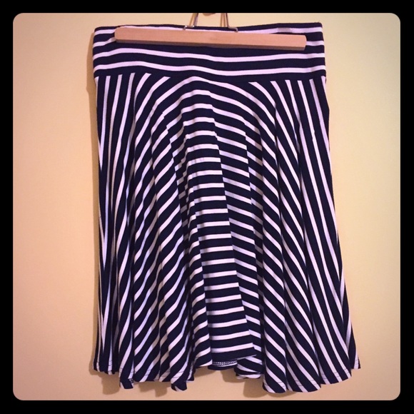 Chaps Dresses & Skirts - CHAPS SUPER SOFT & FLOWY STRIPED SKIRT -EUC